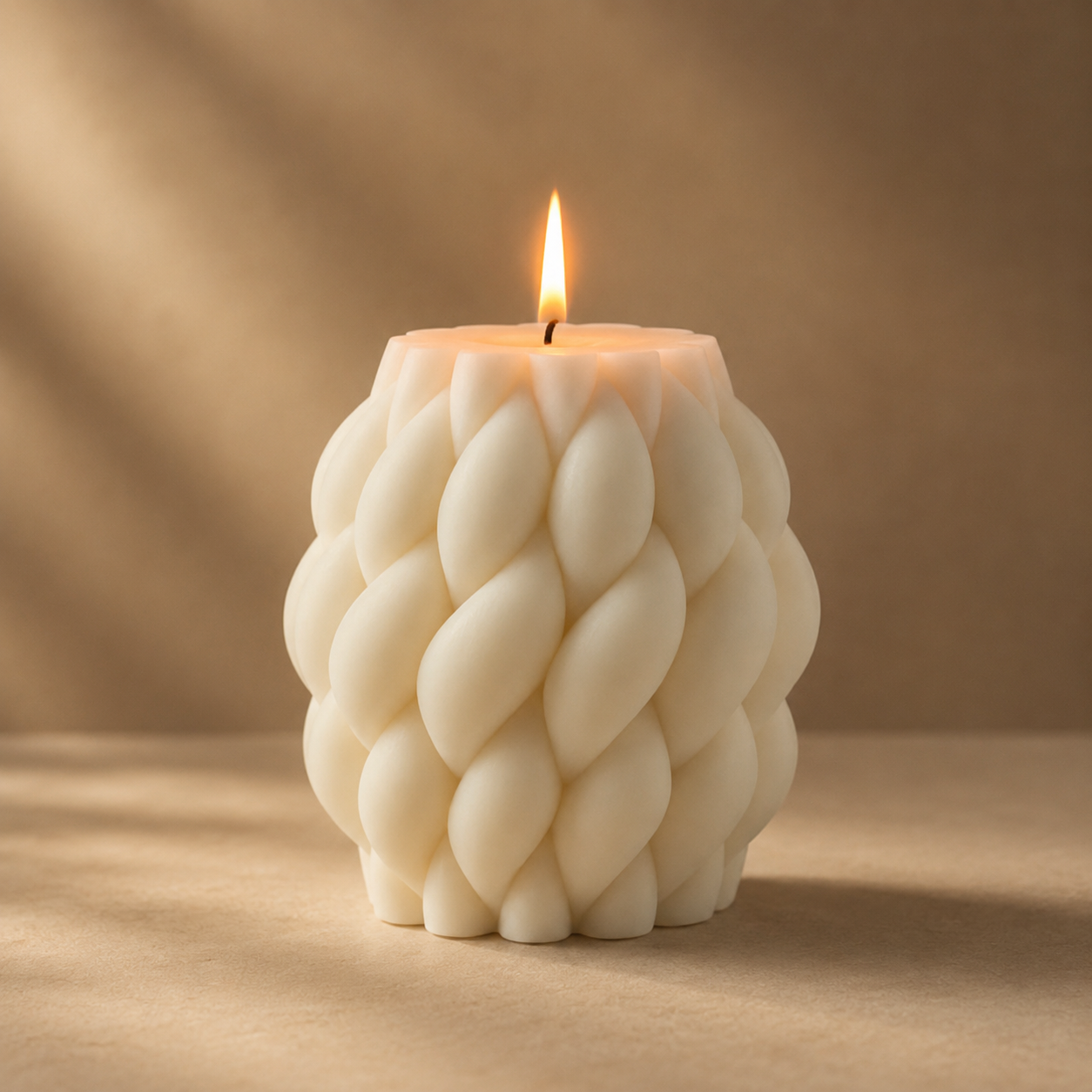 Sculptural Knot Candle Hypersku