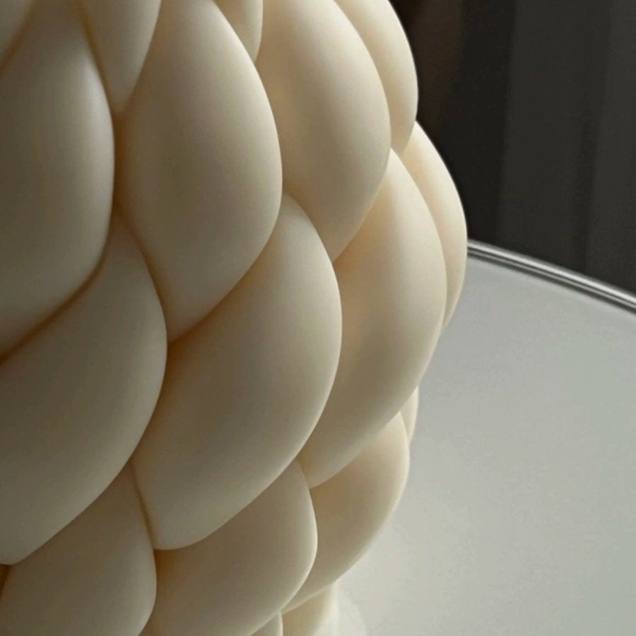 Sculptural_Knot_Candle