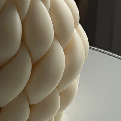 Sculptural_Knot_Candle